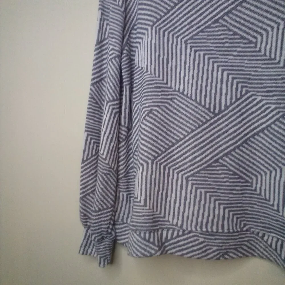 Ellen Tracy Sweater Pullover XL Women Long Sleeve Pattern Gray White